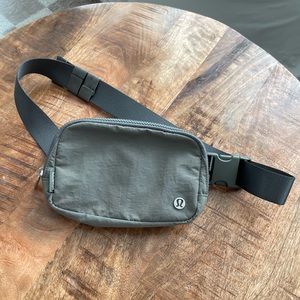 Lululemon Everywhere Belt Bag 1L